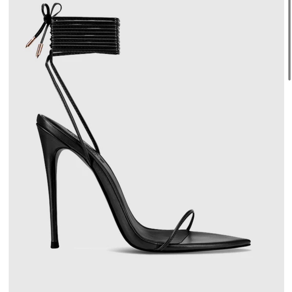 LA Femme black heels NWOT